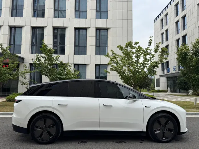 Li Auto i6 — Фото автомобиля 9