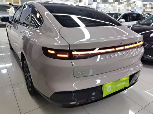 Leapmotor B01 — Фото автомобиля 4