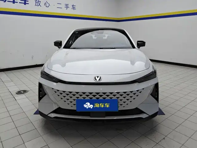 Changan UNI-V — Фото автомобиля 2