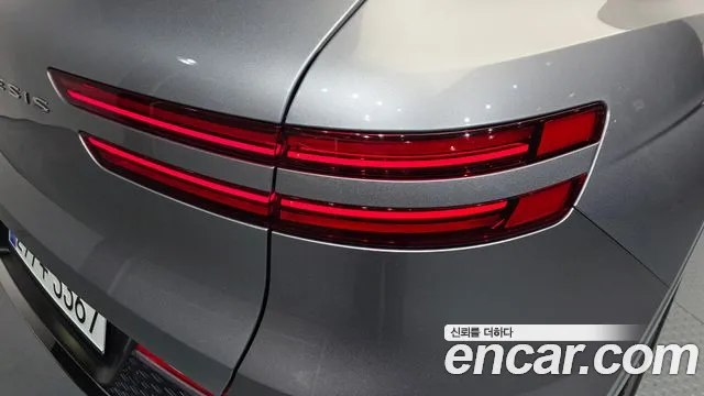 Genesis GV70 — Фото автомобиля 8