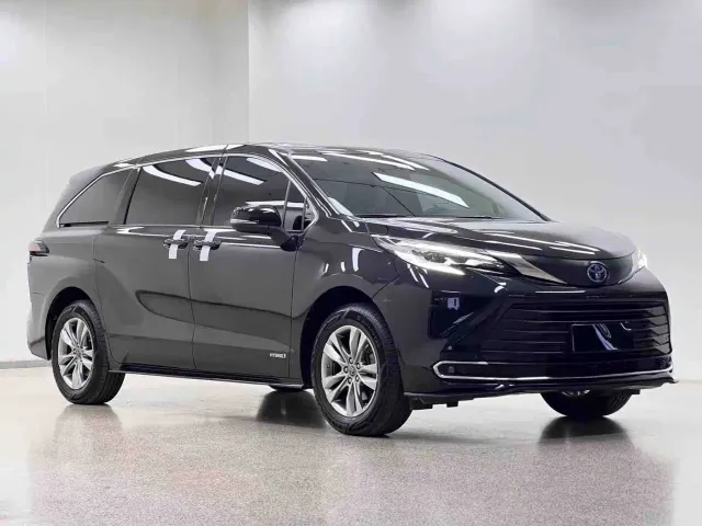 Toyota Sienna — Фото автомобиля 3
