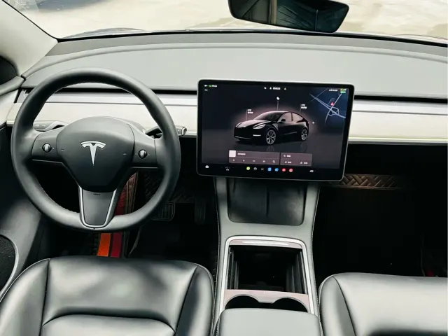 Tesla Model Y — Фото автомобиля 14