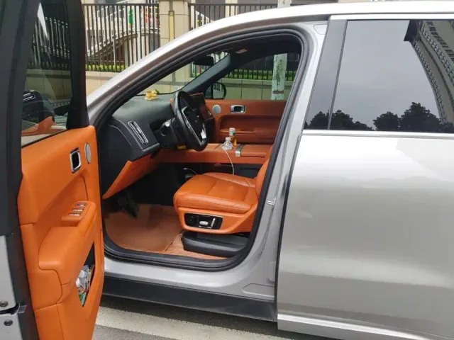Li Auto L8 — Фото автомобиля 17