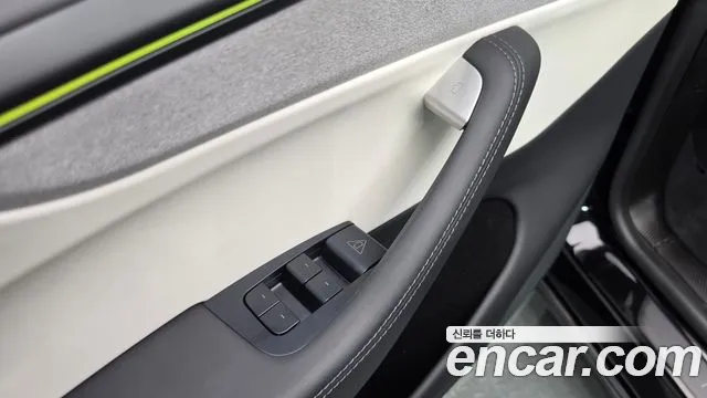 Tesla Model Y — Фото автомобиля 24