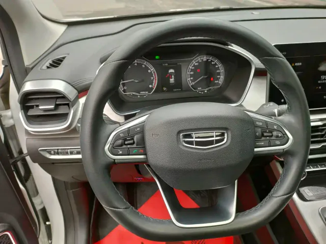 Geely Binyue — Фото автомобиля 12
