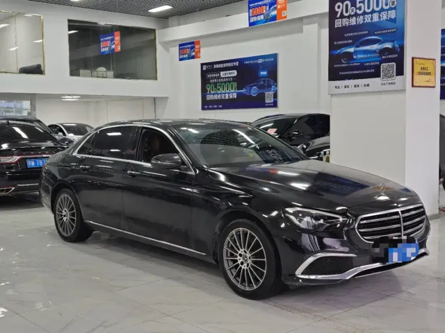 Mercedes-Benz E-Class — Фото автомобиля 3
