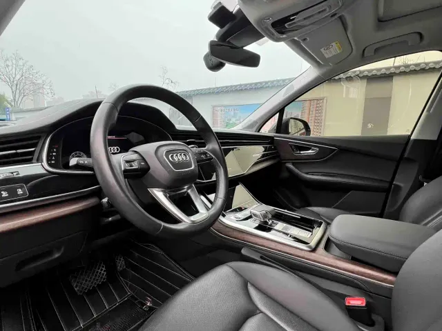 Audi Q7 — Фото автомобиля 7