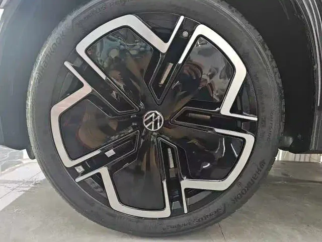 Volkswagen Tiguan L — Фото автомобиля 15