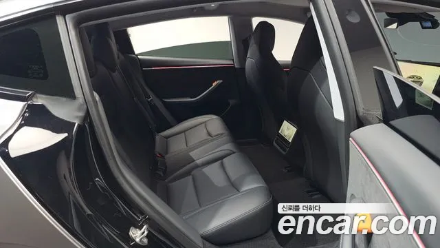 Tesla Model 3 — Фото автомобиля 12