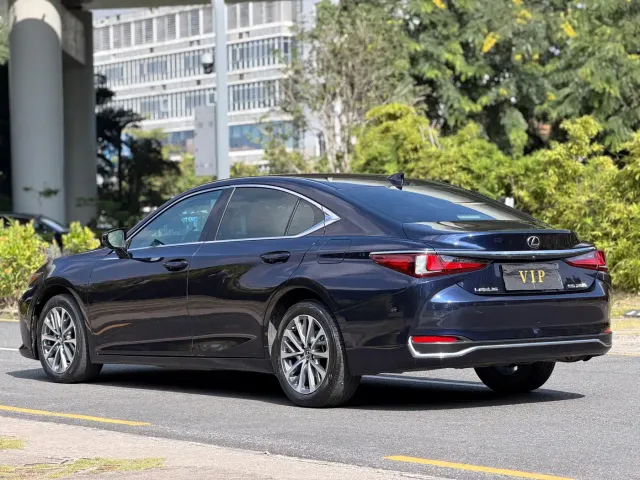 Lexus ES — Фото автомобиля 14