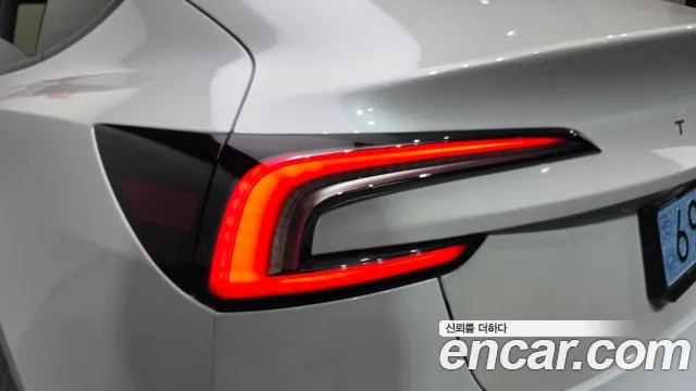 Tesla Model 3 — Фото автомобиля 23