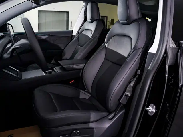Tesla Model Y — Фото автомобиля 18