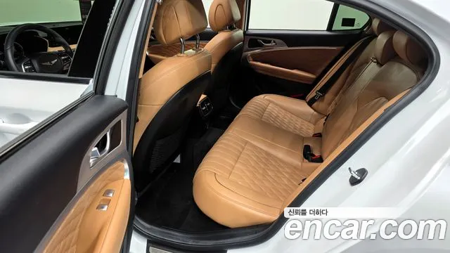 Genesis G70 — Фото автомобиля 12