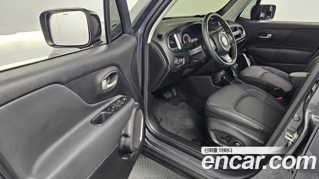Jeep Renegade — Фото автомобиля 9