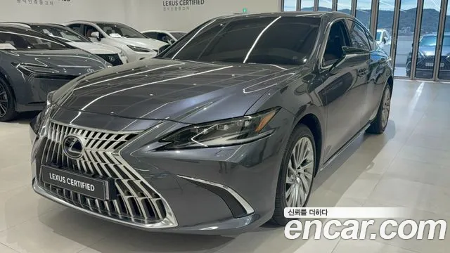 Фотография автомобиля — Lexus ES Generation 7