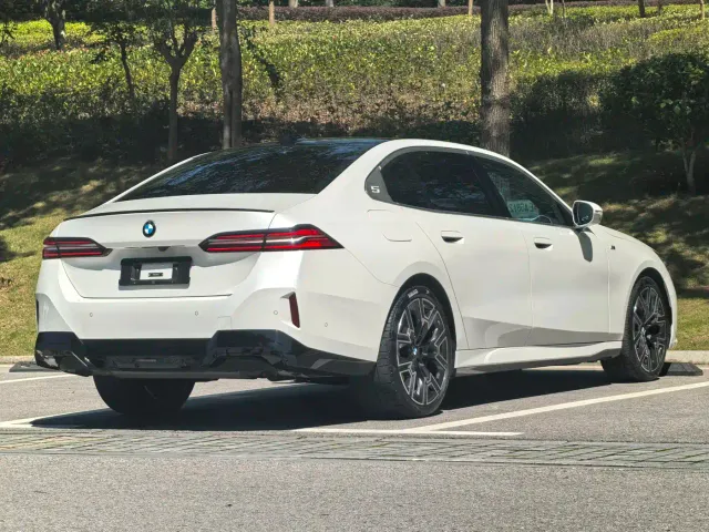 BMW 5 Series — Фото автомобиля 13