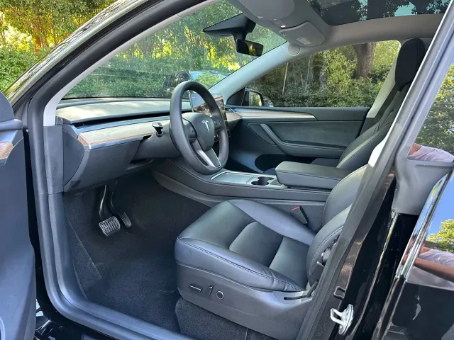 Tesla Model Y — Фото автомобиля 8
