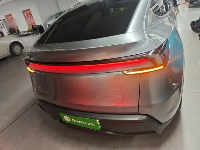 Tesla Model Y — Фото автомобиля 5