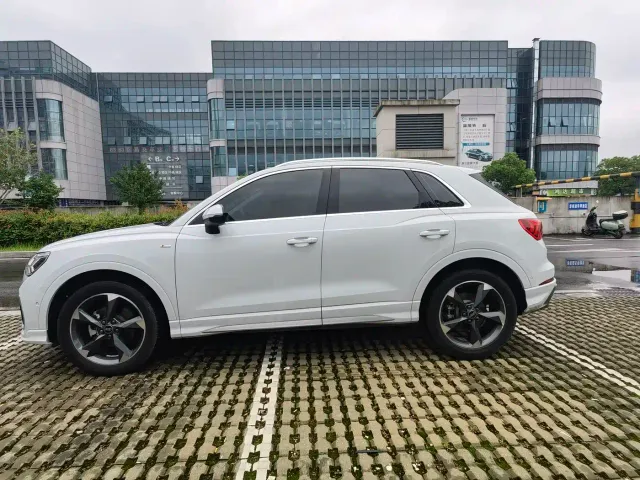 Audi Q3 — Фото автомобиля 2