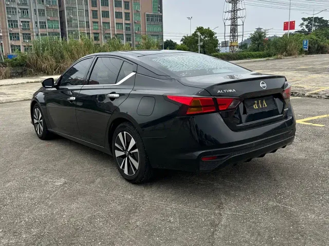 Nissan Teana — Фото автомобиля 5