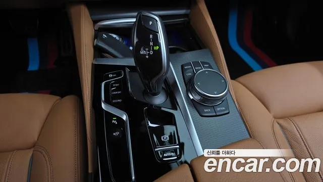 BMW 5 Series G30 — Фото автомобиля 12
