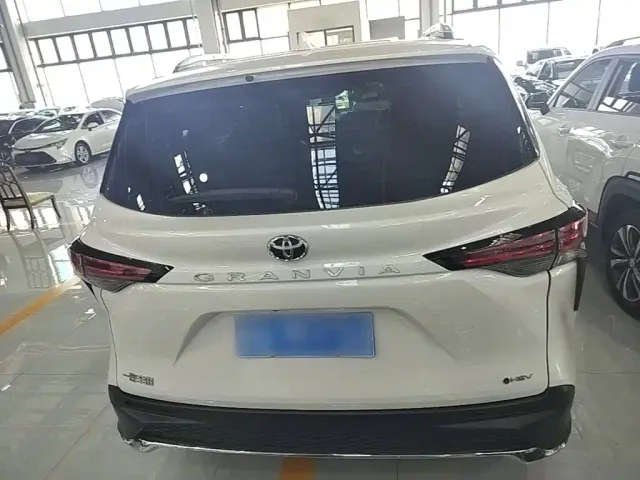 Toyota Granvia — Фото автомобиля 5