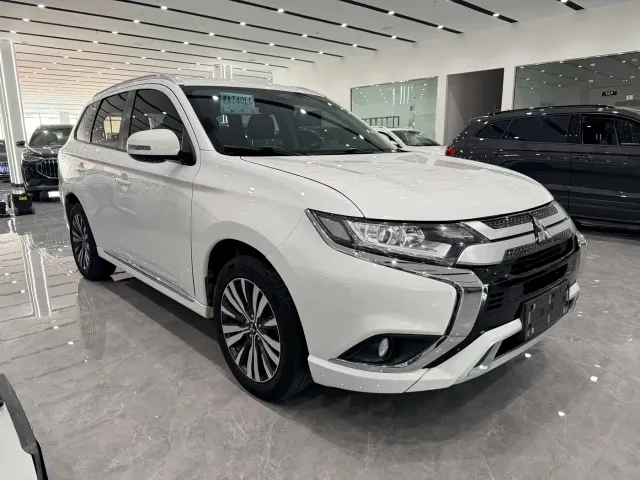 Mitsubishi Outlander — Фото автомобиля 3