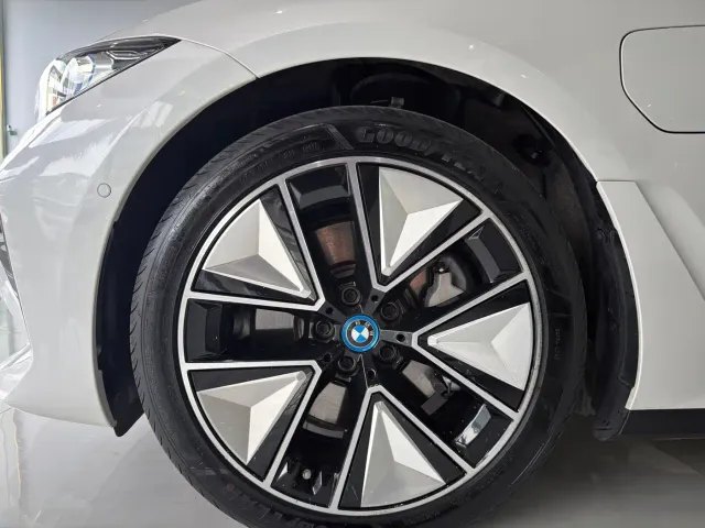 BMW i3 — Фото автомобиля 5