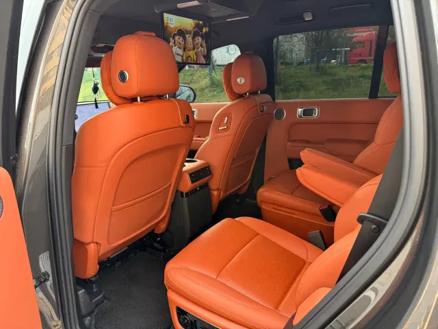 Li Auto L8 — Фото автомобиля 6