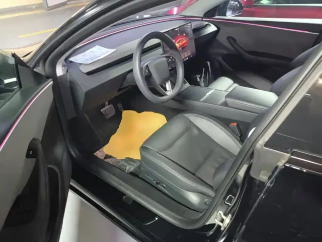 Tesla Model 3 — Фото автомобиля 15