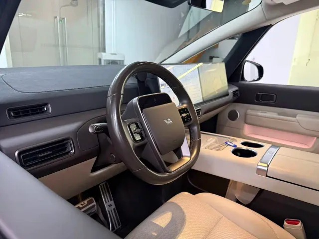 Li Auto MEGA — Фото автомобиля 10