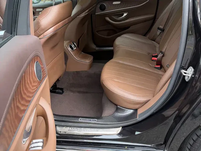 Mercedes-Benz E-Class — Фото автомобиля 14