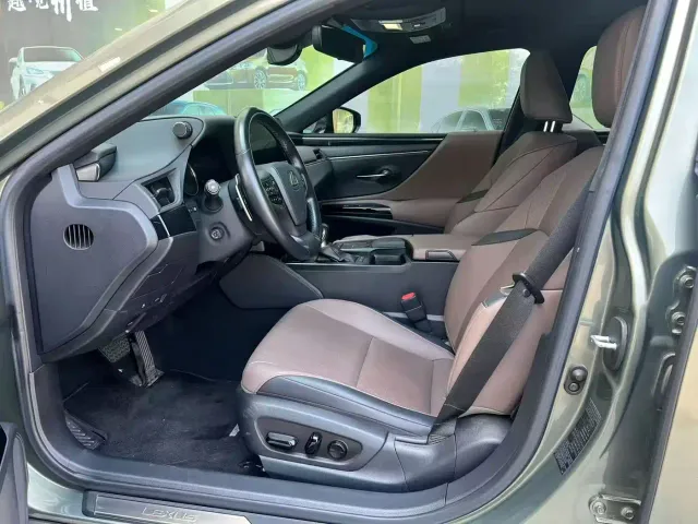Lexus ES — Фото автомобиля 6