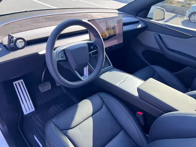 Tesla Model Y — Фото автомобиля 15