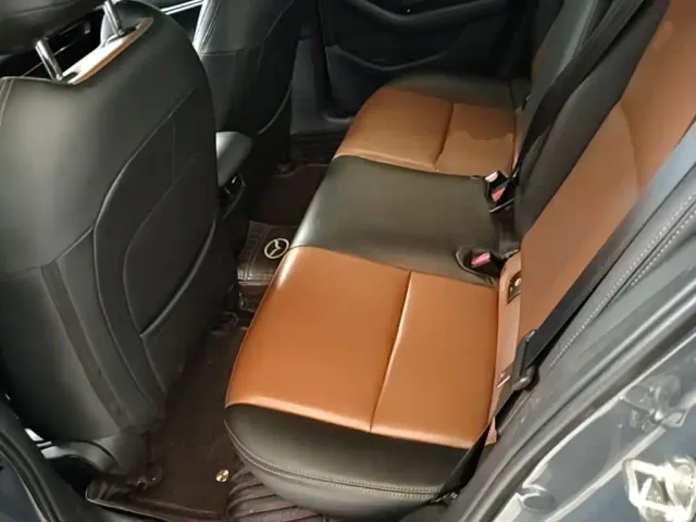 Mazda Axela — Фото автомобиля 12