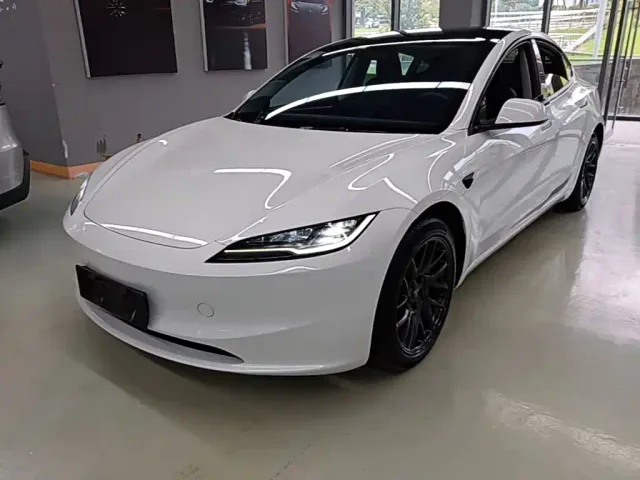 Фотография автомобиля — Tesla Model 3
