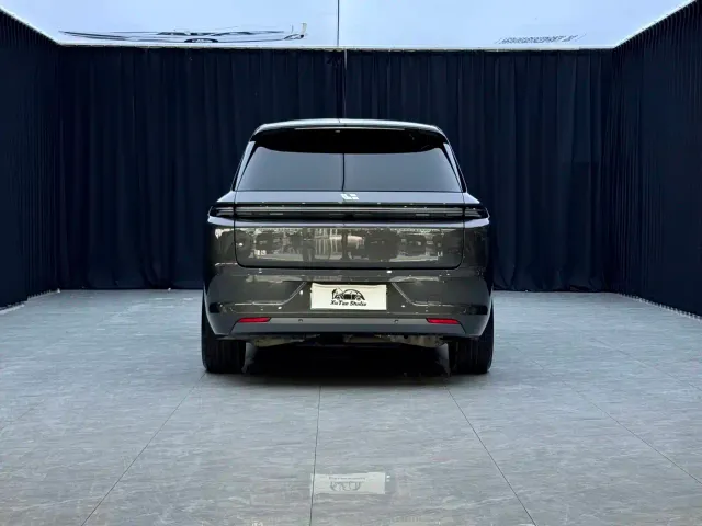 Li Auto L8 — Фото автомобиля 11