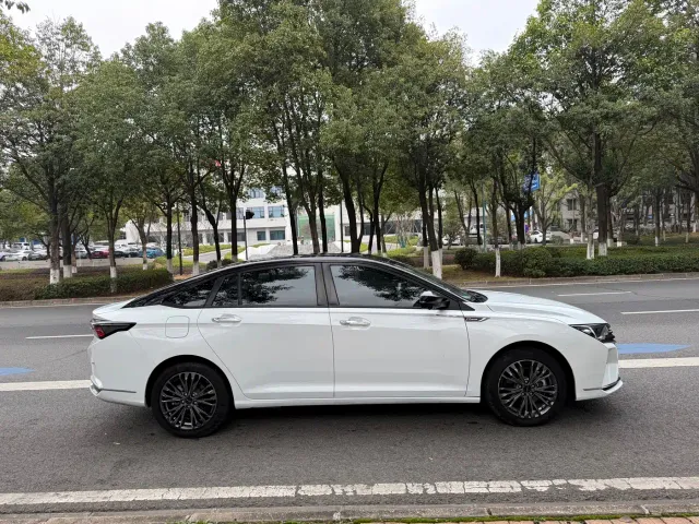 Dongfeng Yixuan MAX — Фото автомобиля 4