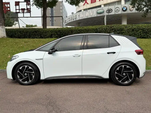 Volkswagen ID.3 — Фото автомобиля 3