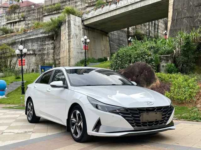 Hyundai Elantra — Фото автомобиля 3