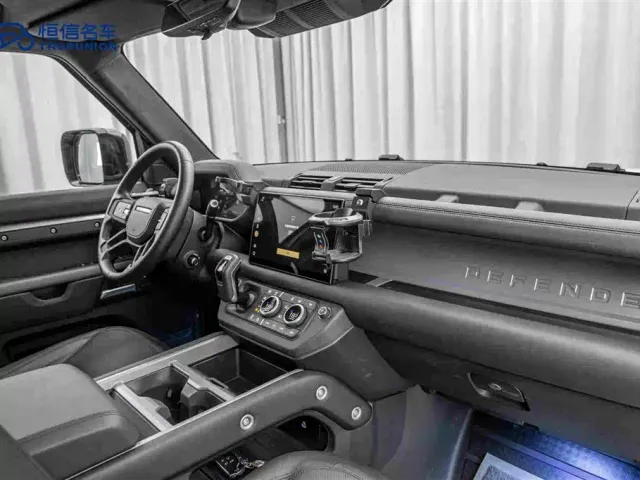 Land Rover Defender — Фото автомобиля 14