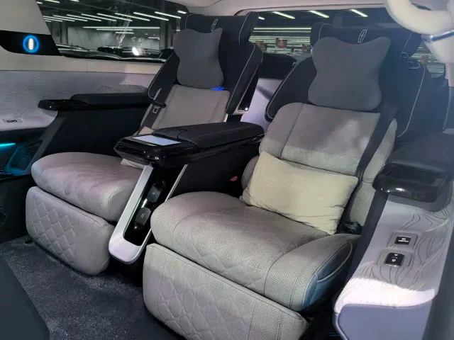 Lincoln Navigator One — Фото автомобиля 17