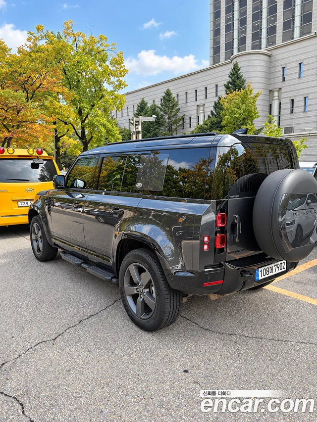 Land Rover Defender — Фото автомобиля 4
