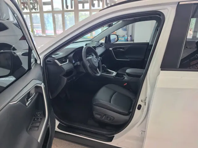 Toyota RAV4 — Фото автомобиля 7
