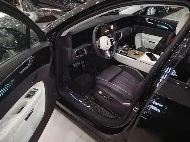 Hongqi E-HS9 — Фото автомобиля 15