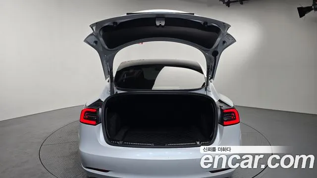 Tesla Model 3 — Фото автомобиля 19