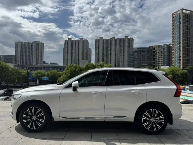 Volvo XC60 — Фото автомобиля 3