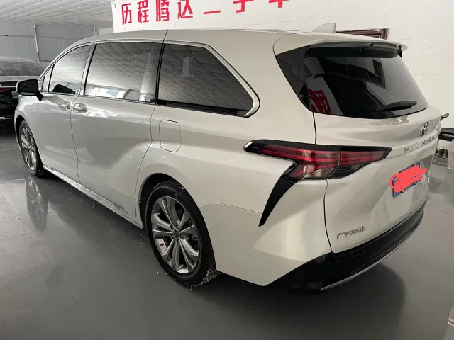 Toyota Sienna — Фото автомобиля 14