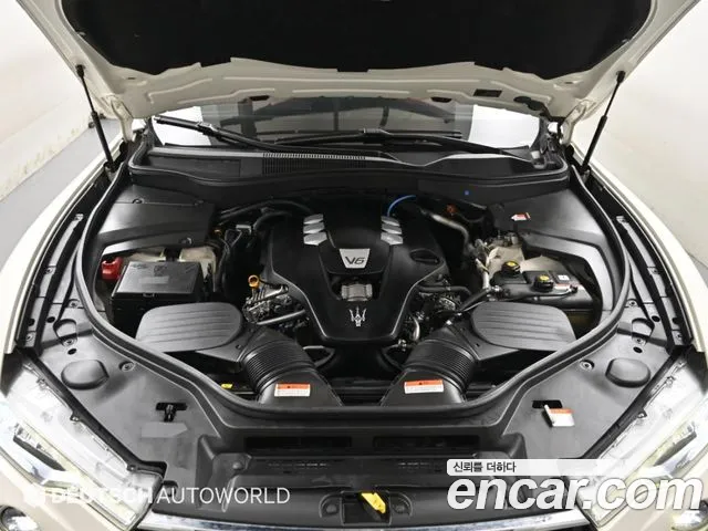 Maserati Levante — Фото автомобиля 6