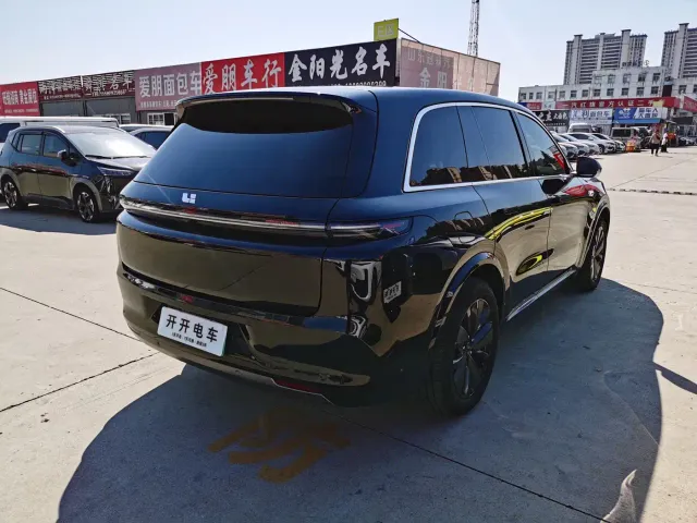 Li Auto L8 — Фото автомобиля 8